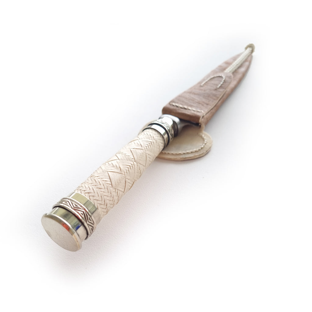 Alpaca finish knife with stainless steel blade