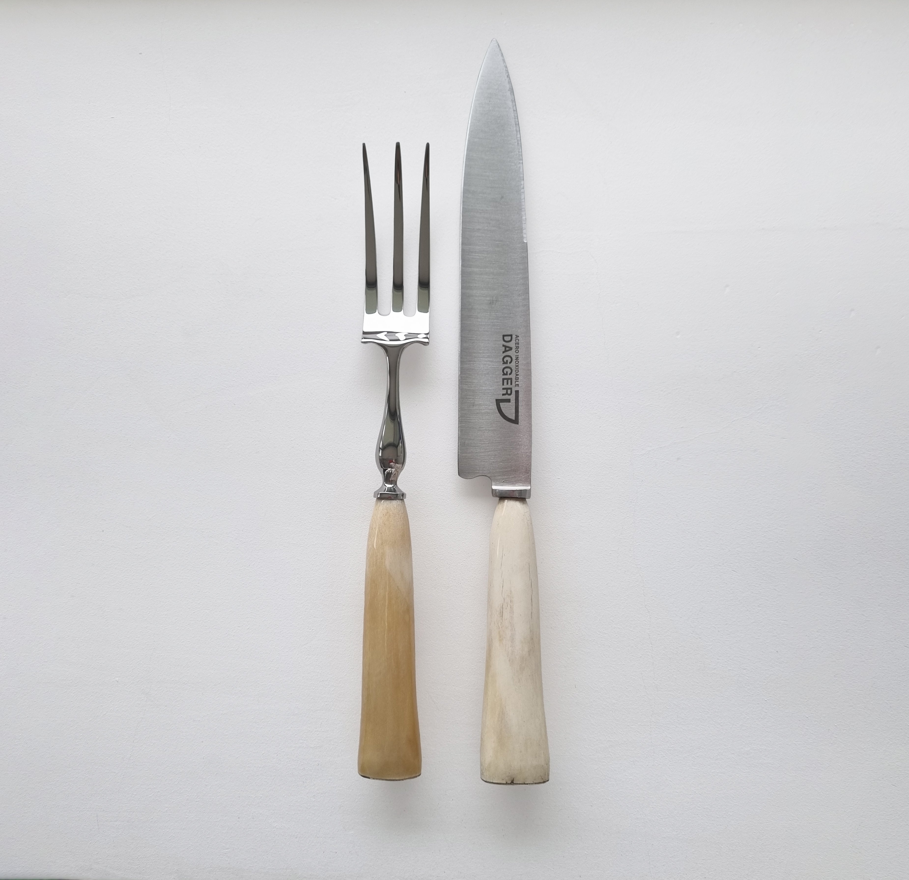 Argentine barbecue carving set with light-toned handles