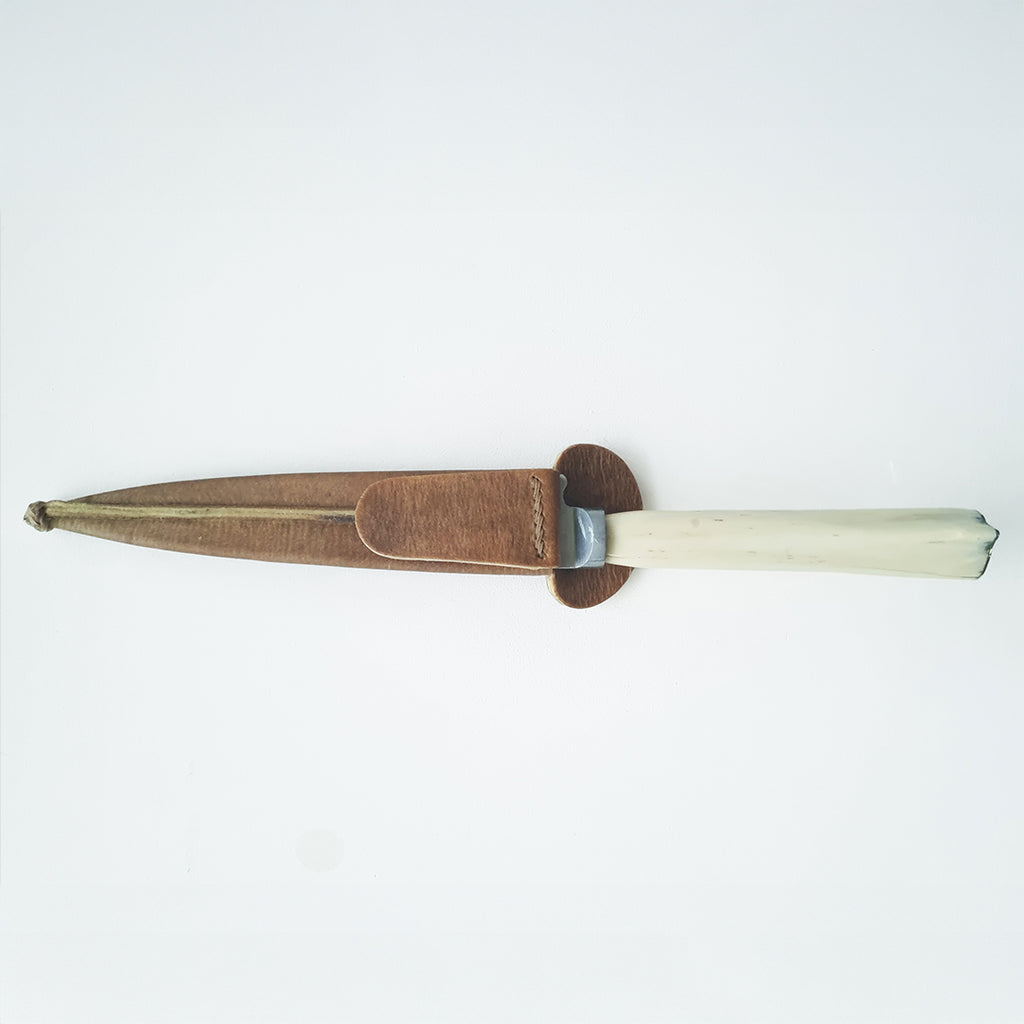 Handmade ñandú bone knife with leather sheath