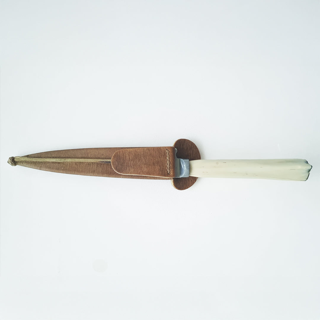 Handmade ñandú bone knife with leather sheath