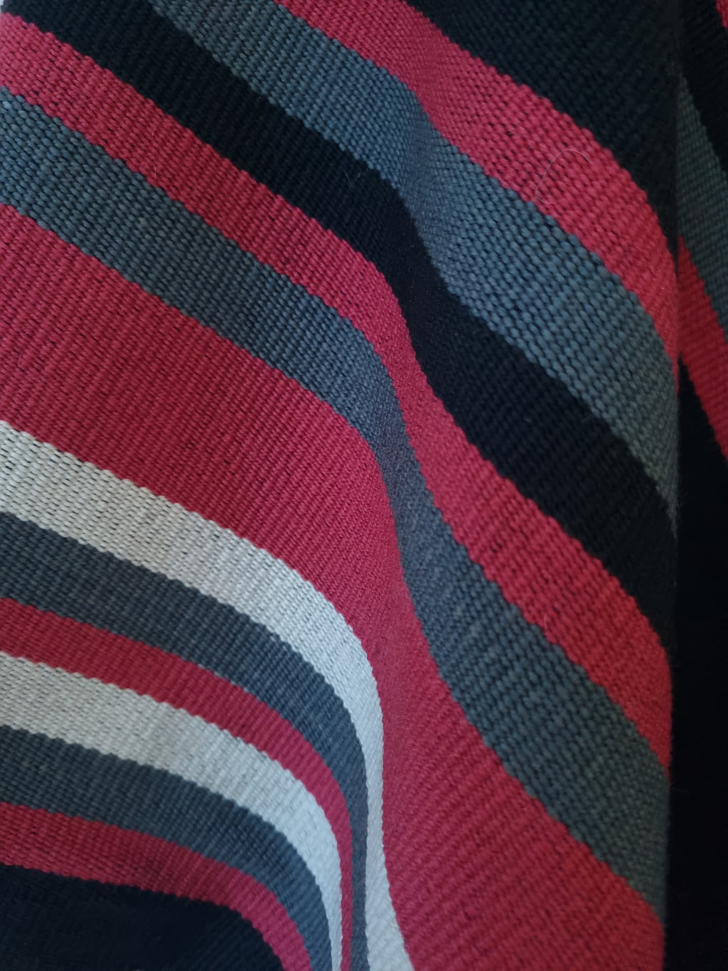 One-cloth Chaltén handwoven poncho made with natural sheep wool