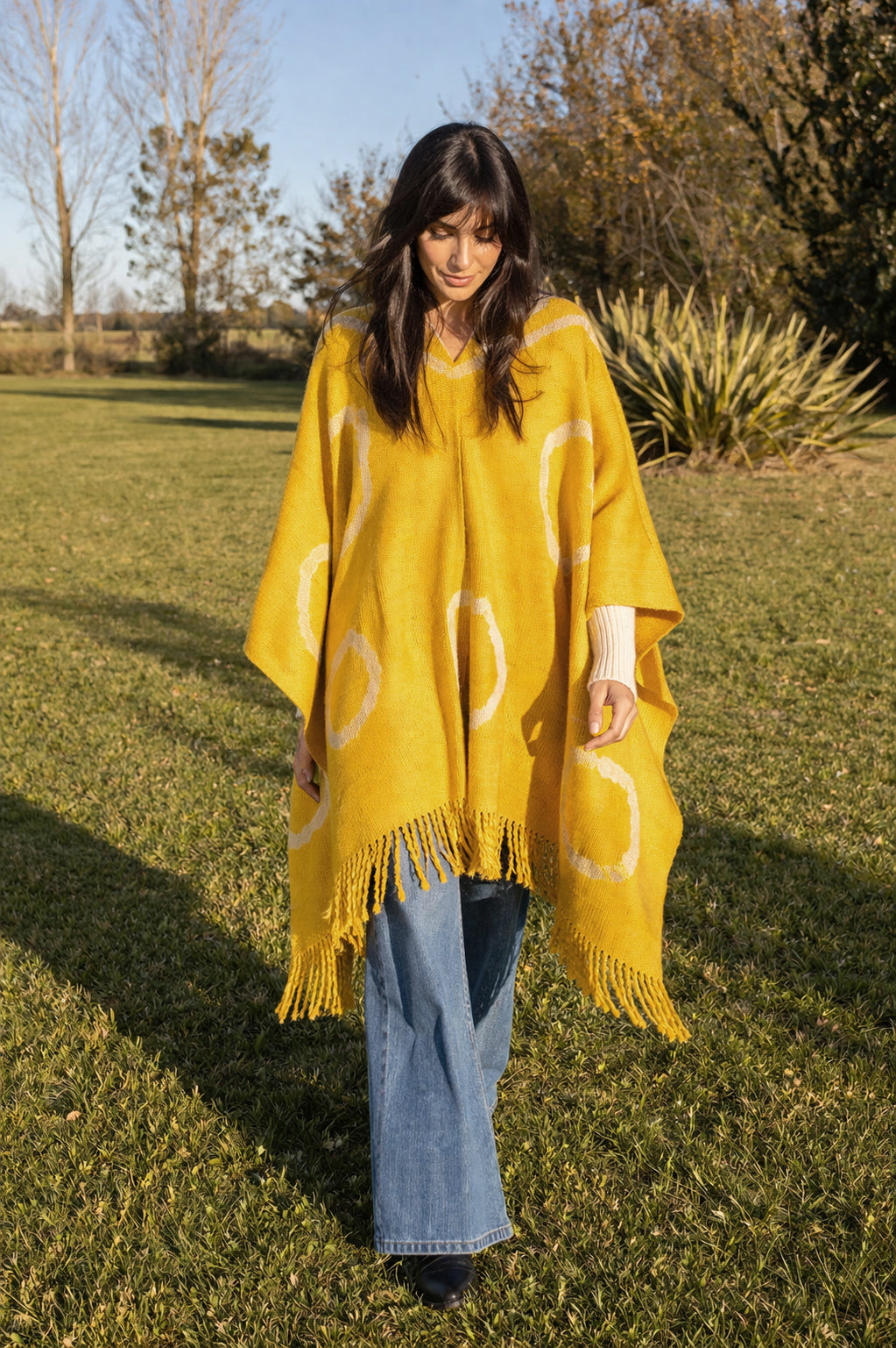 Anzulón Handwoven Argentine Wool Poncho | Vakiano