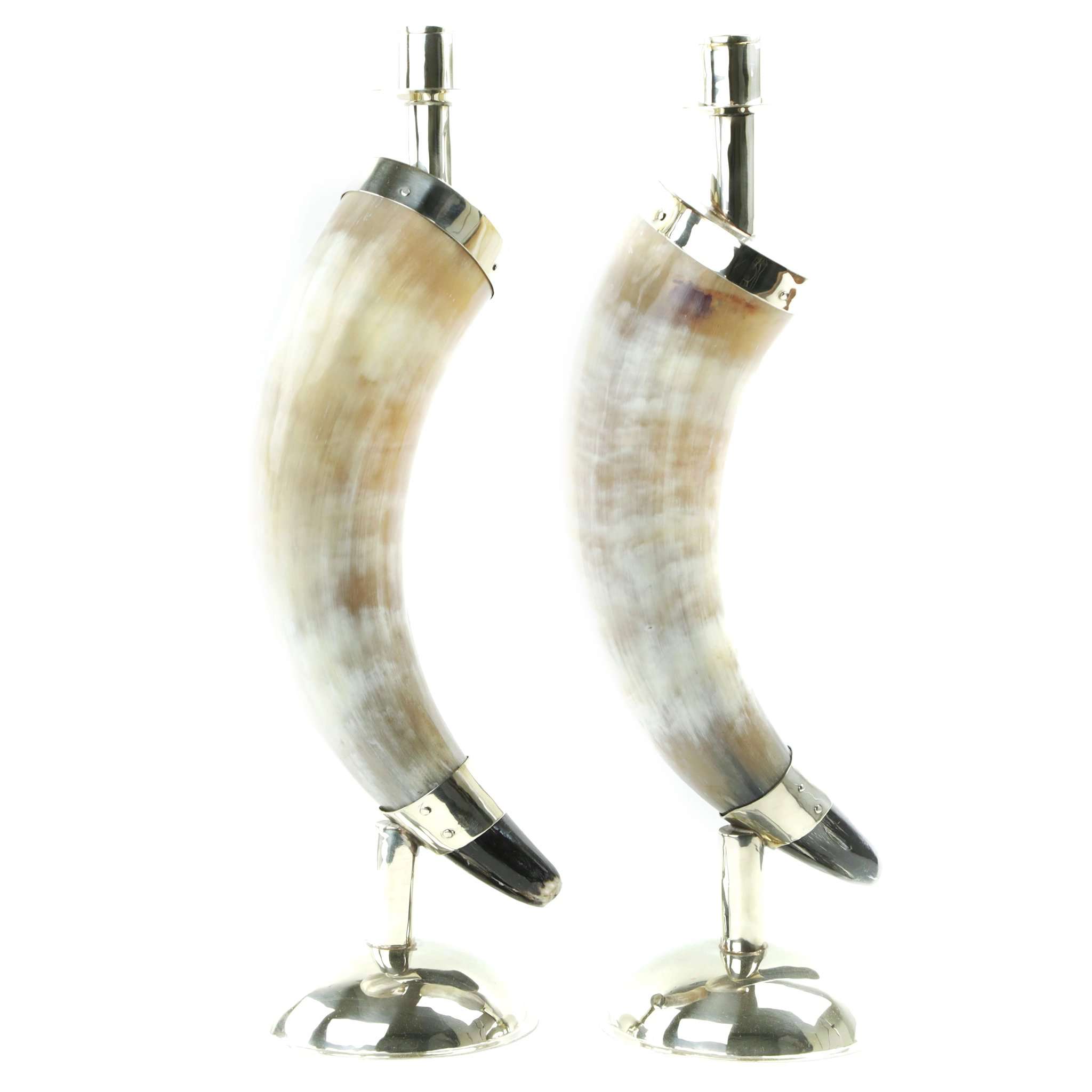 Pair of beige cow horn and nickel silver candelabra - Vakiano